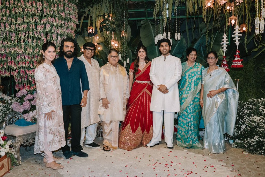 Filmy_Time's tweet image. Global Star @AlwaysRamCharan and @upasanakonidela were present at @AlluSirish &amp;amp; #Nayanika’s engagement ceremony, extending their heartfelt wishes and blessings.