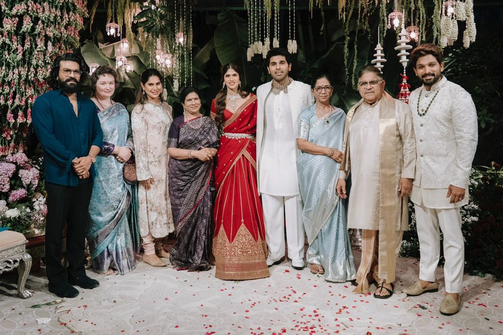 Filmy_Time's tweet image. Global Star @AlwaysRamCharan and @upasanakonidela were present at @AlluSirish &amp;amp; #Nayanika’s engagement ceremony, extending their heartfelt wishes and blessings.