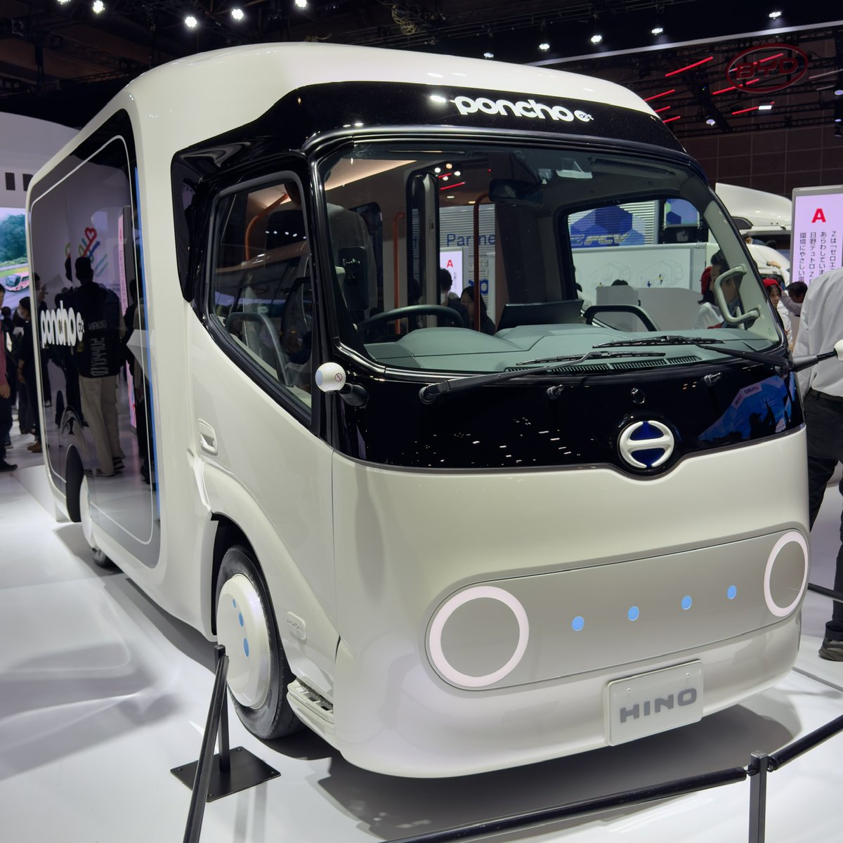 🥰 <a href="/HINOJapan/">日野自動車株式会社</a> is exhibiting the poncho dot delivery truck concept for the first time at #JMS2025. 🇯🇵 🚗💨