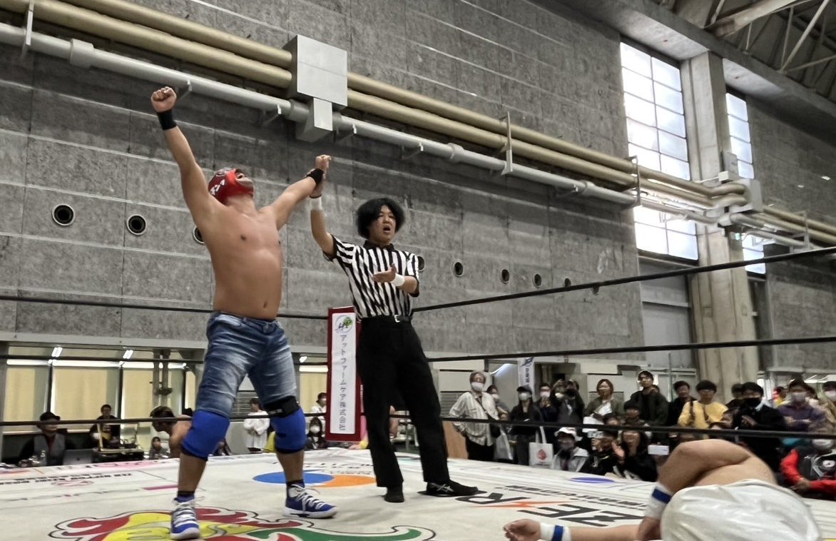 osakapro's tweet image. 「おおさかホビーフェス2025 大阪プロレススペシャルマッチ DAY1」
第4試合 スペシャルバトルロイヤル
ストームのテンションが序盤から最高潮!スパイダーとの掛け合いでさらに会場が沸きます。
ビリーとハイビスカスみぃの間には新たな遺恨が生まれましたね。…