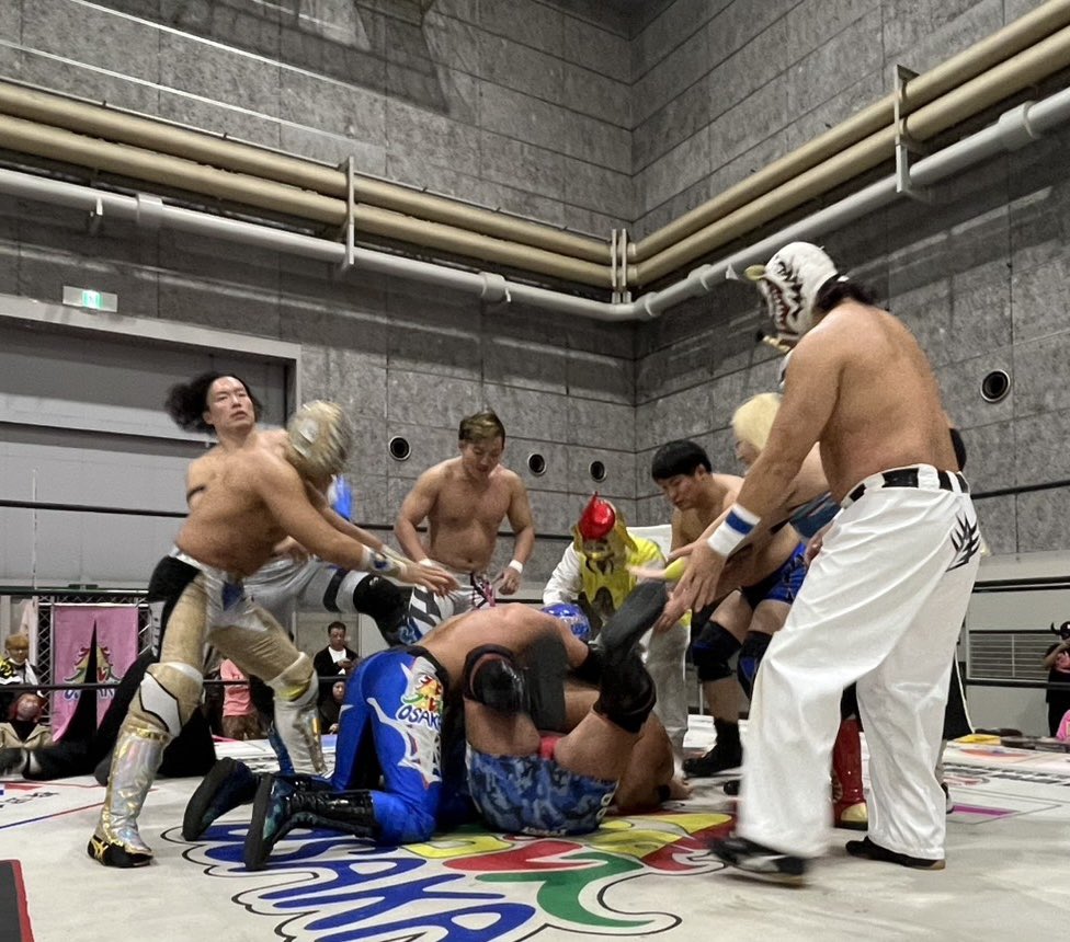 osakapro's tweet image. 「おおさかホビーフェス2025 大阪プロレススペシャルマッチ DAY1」
第4試合 スペシャルバトルロイヤル
ストームのテンションが序盤から最高潮!スパイダーとの掛け合いでさらに会場が沸きます。
ビリーとハイビスカスみぃの間には新たな遺恨が生まれましたね。…