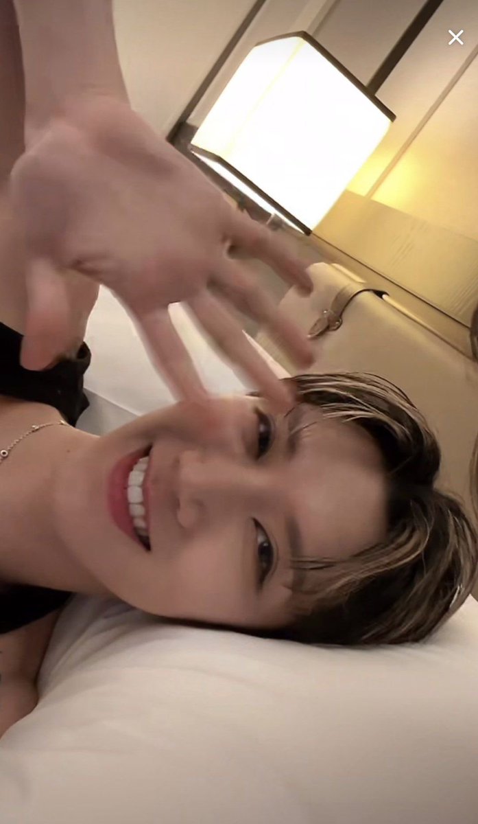 ถ้าคิดถึงหนูให้ที่รักทำปากจู๋

บี๋ ไม่เอา พี่ไม่ทำ

…

ก็ได้ครับ

แฟนเค้าน่ารักที่สุดเลย