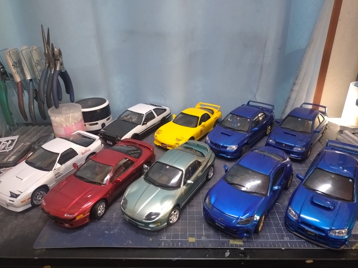 カーモデル大繁殖
保管中にドアミラー取れてたりタイヤ取れてたり…
飾る場所が無いから君たち箱の中に戻りなさい😓