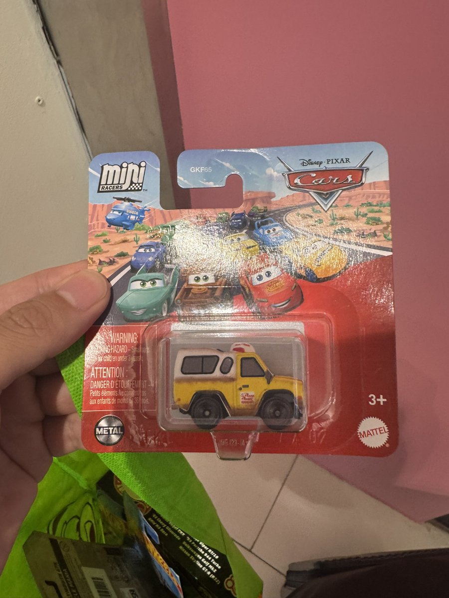 sw_diecast_cars's tweet photo. 弟がトランポをハントしている裏で、兄はと言うと、、、😏
#HotWheels
#ホットウィール
#HotWheelsIndonesia https://t.co/zukv0ixRVW