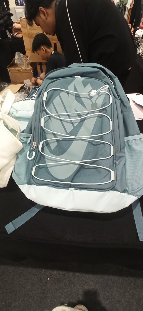 JK_InaGirl's tweet photo. Pen beliin buat bocah tapi kudu beli 2 🙍 #promobuy1get1free https://t.co/kF4VgFZmiL