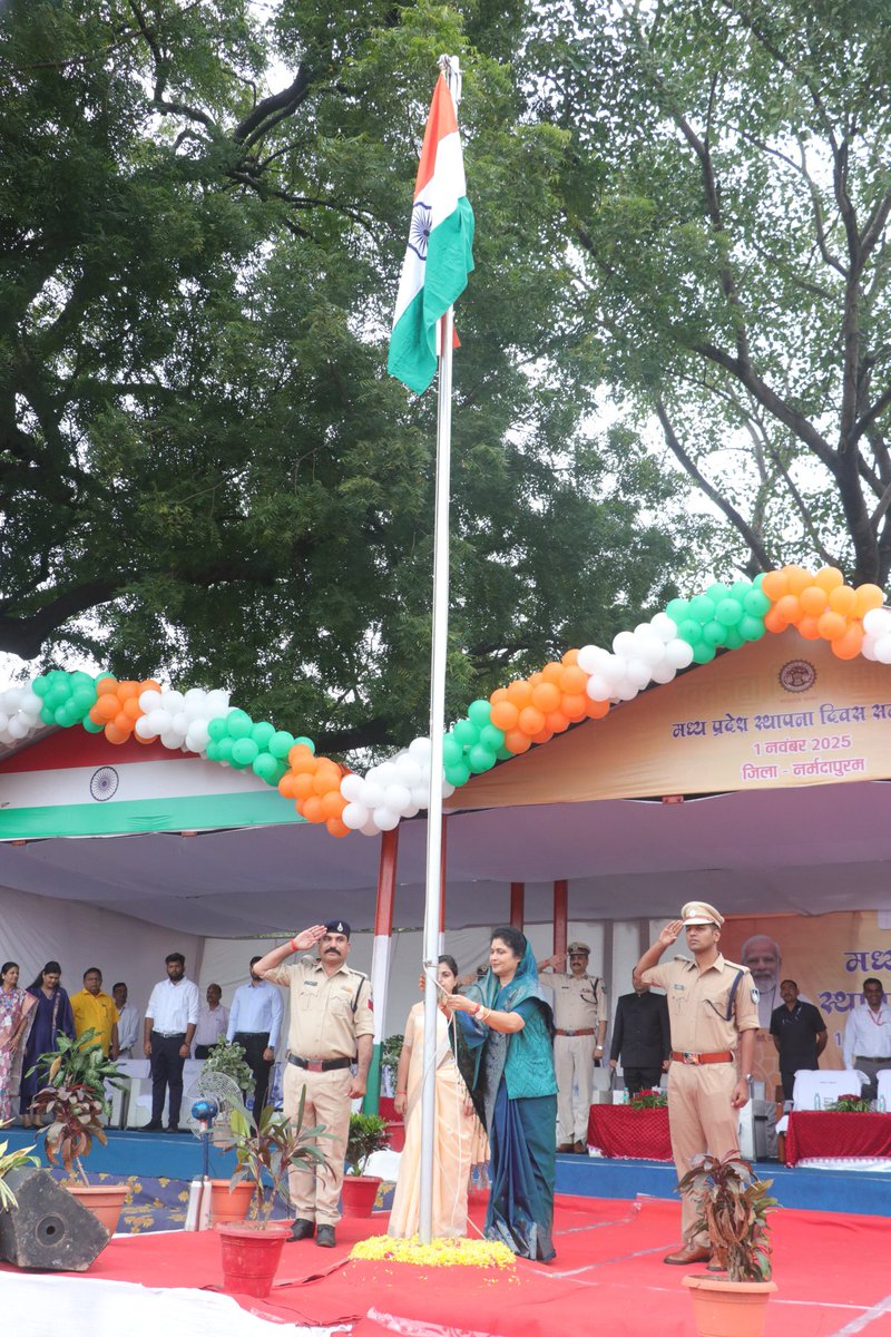 अभ्युदय मध्यप्रदेश .....

नर्मदापुरम स्थित पुलिस लाइन में मध्यप्रदेश का 70'वां स्थापना दिवस, मध्यप्रदेश शासन की राज्यमंत्री (स्वतंत्र प्रभार) श्रीमती <a href="/KrishnaGaurBJP/">Krishna Gaur</a> जी के मुख्य आतिथ्य में धूम - धाम से मनाया गया।