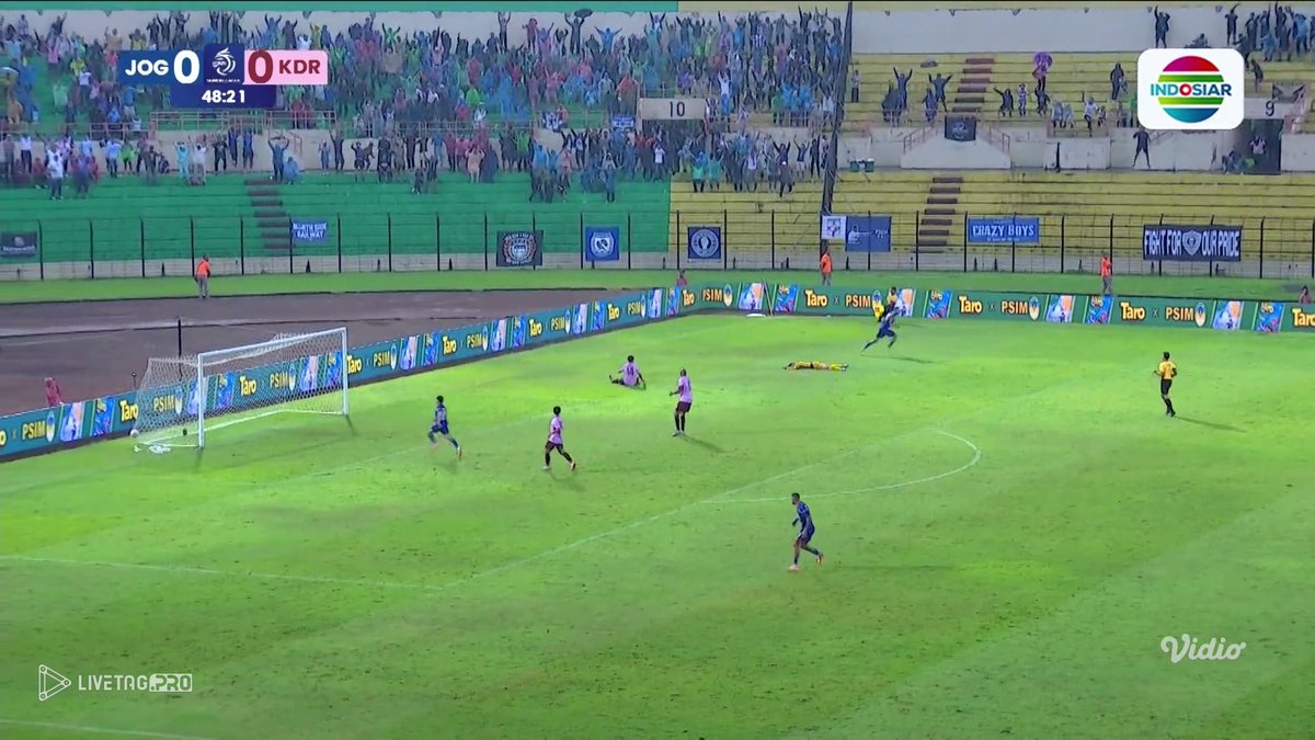 🔵⚡️Kombinasi visi permainan Vidal + kecepatan serta pemahaman ruang Haljeta. 

Untuk mengeksploitasi ruang di belakang pertahanan Persik dan mencetak gol.