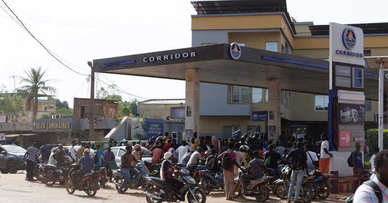 🇲🇱 | Los militantes de Al Qaeda avanzan hacia la capital de Malí. Si logran tomarla, el país se convertiría en el primero del mundo gobernado por el grupo terrorista designado por Estados Unidos.