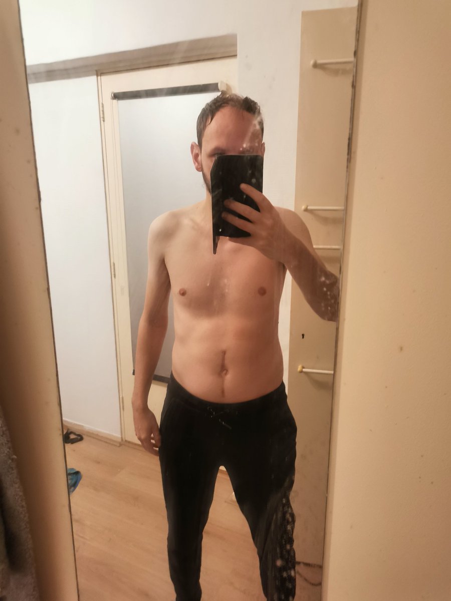 basser500's tweet image. Been training. Results are showing. Don't mind the bed hair