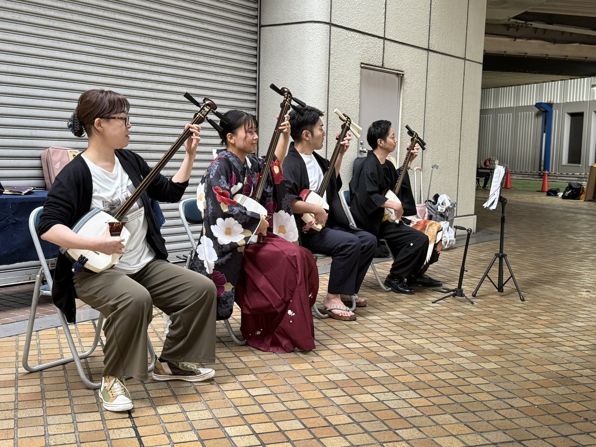 Toshima_Music_C's tweet photo. としまミュージックサークル2025

本日の演奏は全て終了しました☺️
にぎわいの池袋にて、足を止めていただきありがとうございました😊

1枚目:給食meatingさん
2枚目:matzo&amp;コマッツォ&amp;ココマッツォさん
3枚目:三味線ライフ研究所さん

次回開催は11/8(土)です！

#TMC2025 https://t.co/YiVVptK4X0
