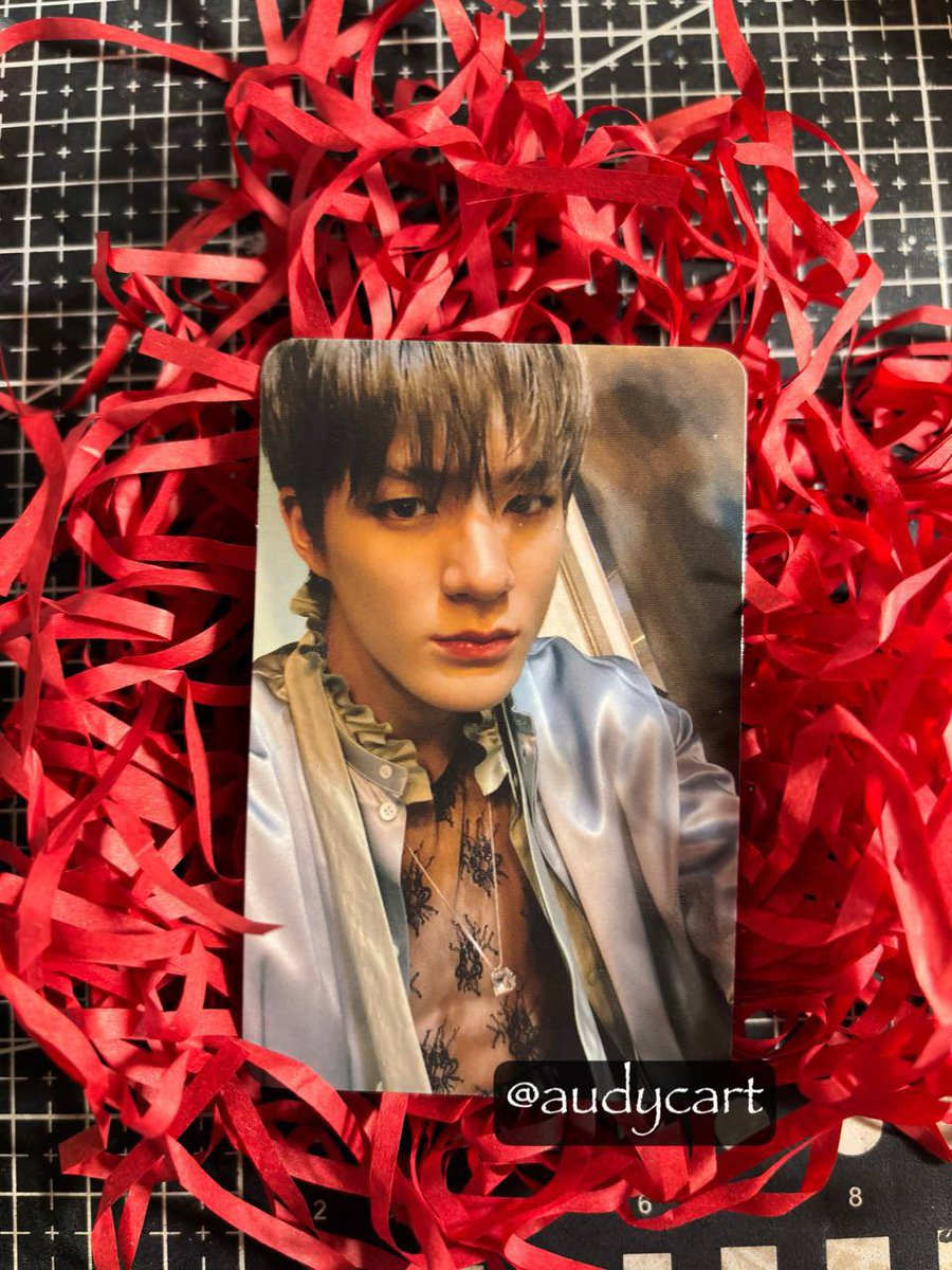 — #zybentables

JENO PANDESAL
~ ₱200 (bought for 600) 
~ payo - 2 days
~ x to sensi (w/ marks, visible to light only)
~ w/free universe jewel case

— mod: ggx

dm me to claim

# wts lfb pc dream universe jewel case jeno pandesal photocard jeno universe NCT Lee Jeno NCTZEN album