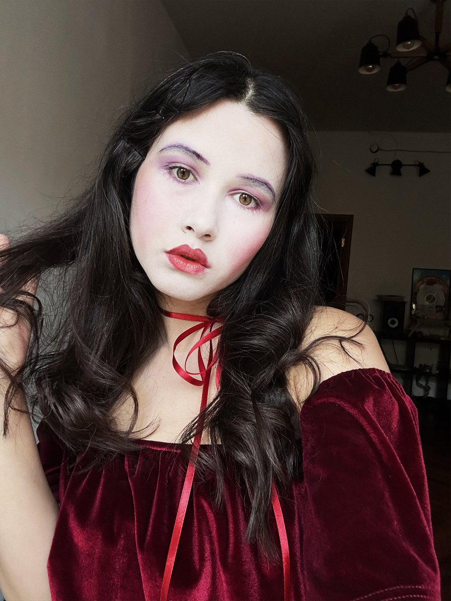 tzarapkin's tweet photo. this time for Halloween, I became a porcelain maiden who travels through time. First, this doll is from the Rococo era, and then it enters the modern world and becomes unrestrained to match the times https://t.co/2FBS7rT005
