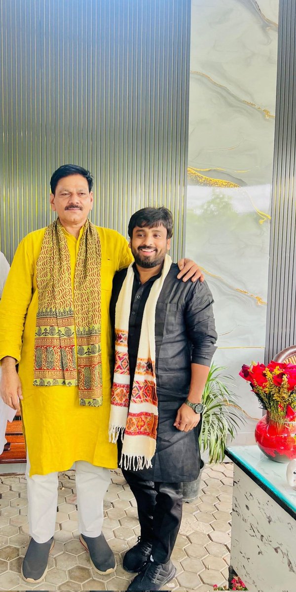 करोड़ों युवाओं के प्रिय सर्वसमाज को साथ लेकर चलने वाले विकास को धरातल पर लाने वाले जेवर विधानसभा के लोकप्रिय विधायक <a href="/DhirendraGBN/">Dhirendra Singh</a> जी को जन्मदिन की ढेर सारी शुभकामनाएं💐
 महादेव जी का आशीर्वाद सदैव आप पर बना रहे 🔱🔱