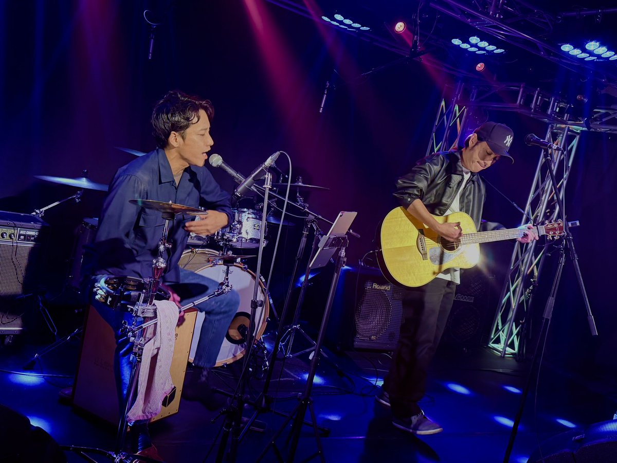 syunin61341's tweet image. 3組目
「ビートラクター」
本当は4人組とのことだったよ。
エレキギターとエレキベースがいるんだって🙌
音が増えたらどんな感じになるんだろう😳✨
ツインボーカルの自然と体が揺れてしまうステキなビートを刻んでたよ✨

↓配信してくれてるよ〜🙌↓

twitcasting.tv/heyzjapan

#Heyz