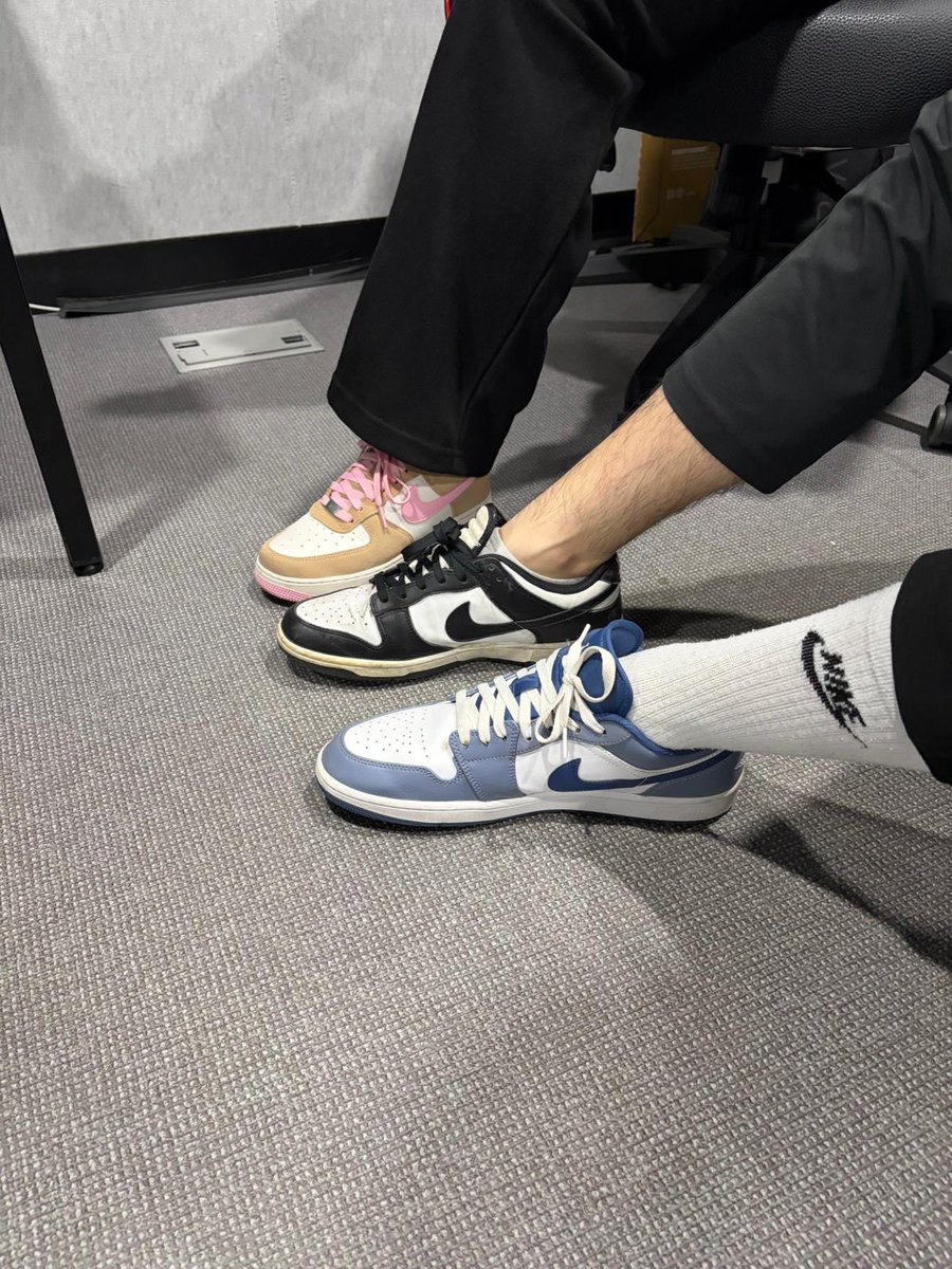 GlobalEsportsIn's tweet image. SMM posting pre-game feet pics to save job.

Also @Nike collab? #CallMe