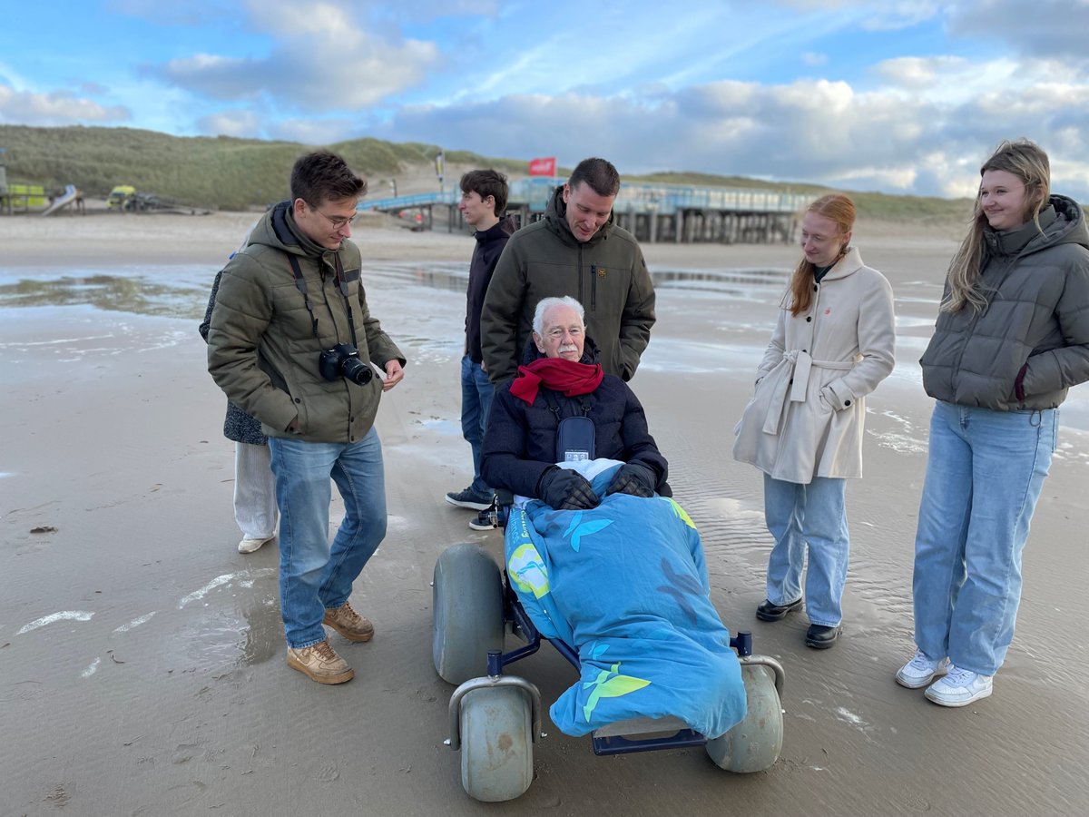 Met je familie de wind door je haren op het strand van Callantsoog, meer heb je niet nodig. Ook vandaag helpen wij twaalf immobiele en/of terminale patiënten met het vervullen van hun laatste wens.