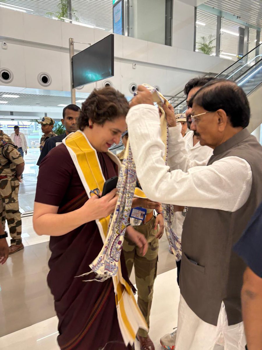 आदरणीय <a href="/priyankagandhi/">Priyanka Gandhi Vadra</a> जी का स्वागत है