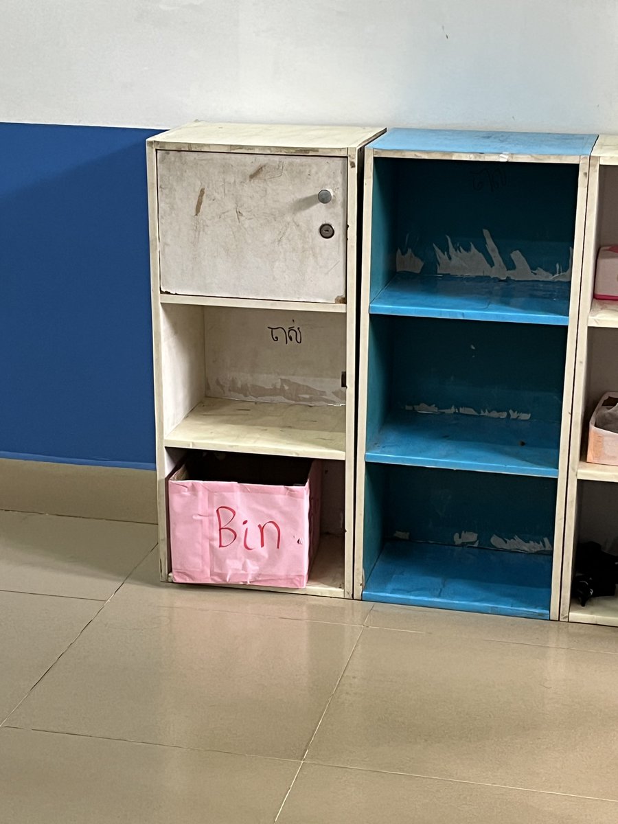 connyb's tweet image. 🤷♂️ How other kids in the classroom see this shelf vs. how I see this shelf
#unixlife + #patternrecognition
Like and subscribe if you’re the same