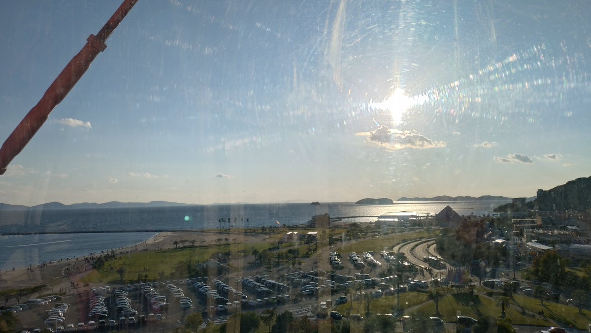 撮影もしないで観覧車乗ってる。