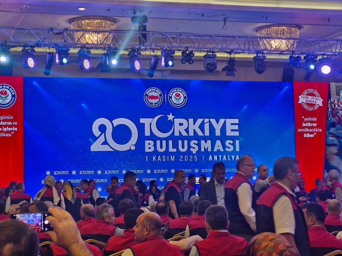 EĞİTİM BİR SEN  20. TÜRKİYE BULUŞMASI.
                   TOPLANTIMIZ 
Eğitim Bir Sen 20.Türkiye Buluşması için şube yönetim kurulu üyelerimiz, ilçe başkanlarımız ve kadınlar Komisyonu başkanımızla beraber tam kadro Antalya'dayız.Toplantımızın hayırlara vesile olmasını diliyorum.