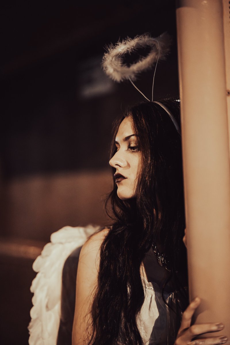 MohlerPhoto's tweet photo. Halloween Angel Bus stop https://t.co/f1zT0uXWBr