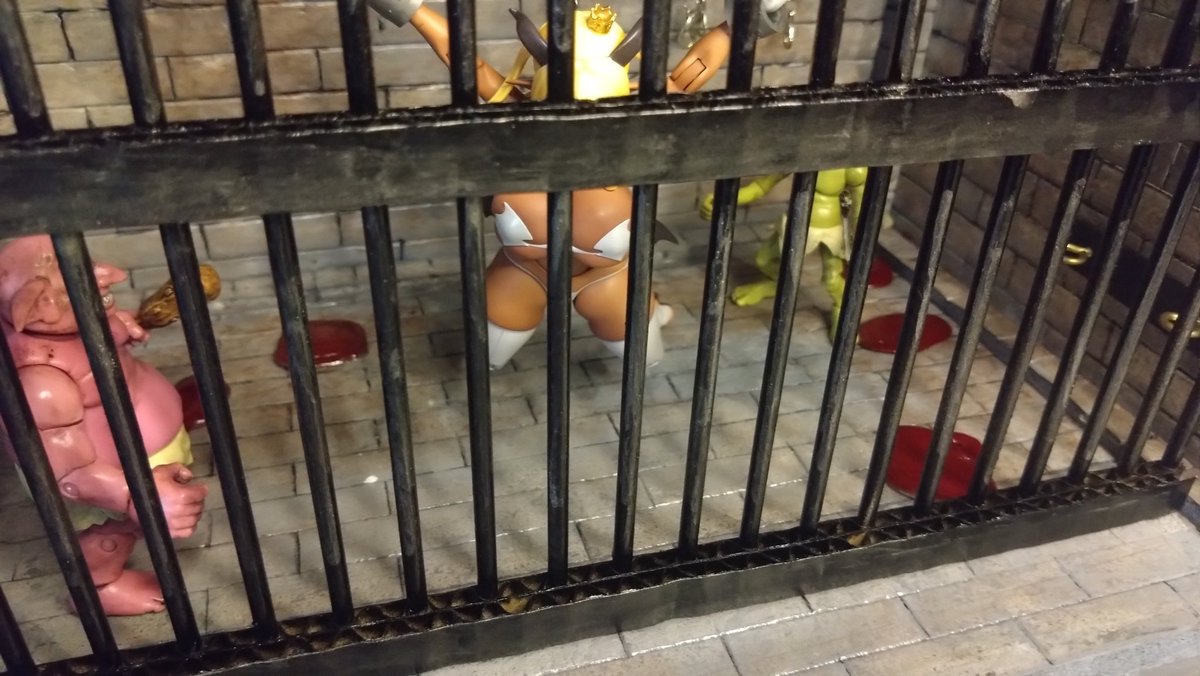 greatofshark's tweet photo. Dungeon prison.
#2ndaxe
#diorama https://t.co/3QnEUATpww