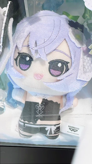 鈴木のちびぬい2000円とかしただけで何も得られなかったですじゃ。2000円あればシャニソンで衣装買えたって気づいちゃって今虚無ですじゃ。これは飾られているかわいい鈴木ですじゃ