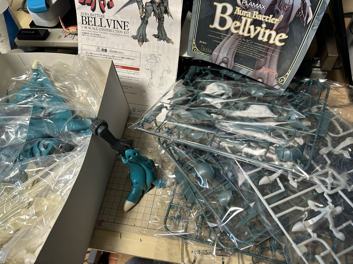 毒島さんのヴェルビン来たので仮組み中だったガレキ引っ張り出してきて満喫中。
頭部ほか各部、ほう、こうきますか。な形状やプラモ化に際する解答もなるほどね〜となって楽しい。
毒島さん、担当さん楽しい時間提供いただき感謝です。😊