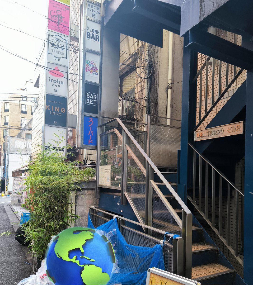 『スノーバードひなこ』

いよいよ本日11/1(土)20時Openです😌💓

カラオケ♀_(`O`)♪🎤🎶にボックス席が理想だったので◎🐦‍🔥✨️🧚‍♀️💖
🚬もお席で( ﾟ∀ﾟ)つ

昼と夜の部の二部制なんで、『ひなこ』は20時から朝までになります

『ひなこの小部屋』と同じメンバーで交代でやりますのでヨロシクねっ