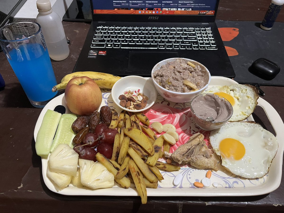 Thanks to almighty 🫶 for the food.

Today's breakfast 🍽️ 

- Chicken breast
- oats 🥣
- Creatine 
- Potato 🥔 
- Fruits 🍇 
- egg 🍳 

01 November 2025 

Day 84 of bulk 
#AnimalBased #Diet #Bodybuilding #Lean #breakfast #carnivore #CarnivoreDiet