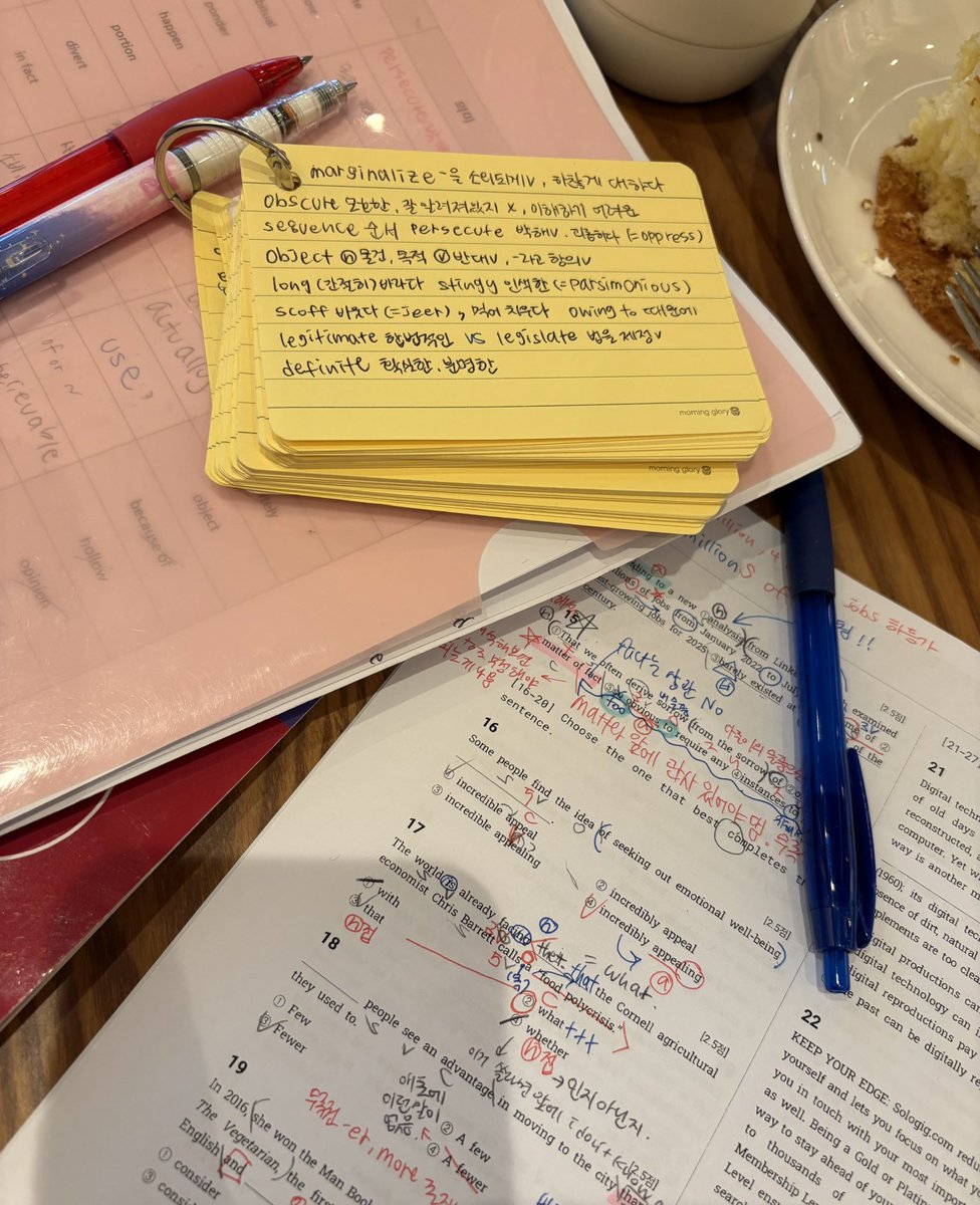 hyeon9139's tweet image. 11월은 정말 생각할 틈도 없이 바쁘게 살거임