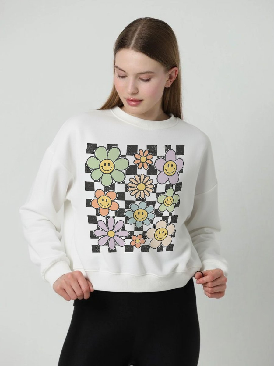 giftwarm_com's tweet image. Retro flowers, modern smiles 🌸🖤
#RetroMood #CheckerboardStyle #FlowerPrint #VintageVibes #Giftwarm