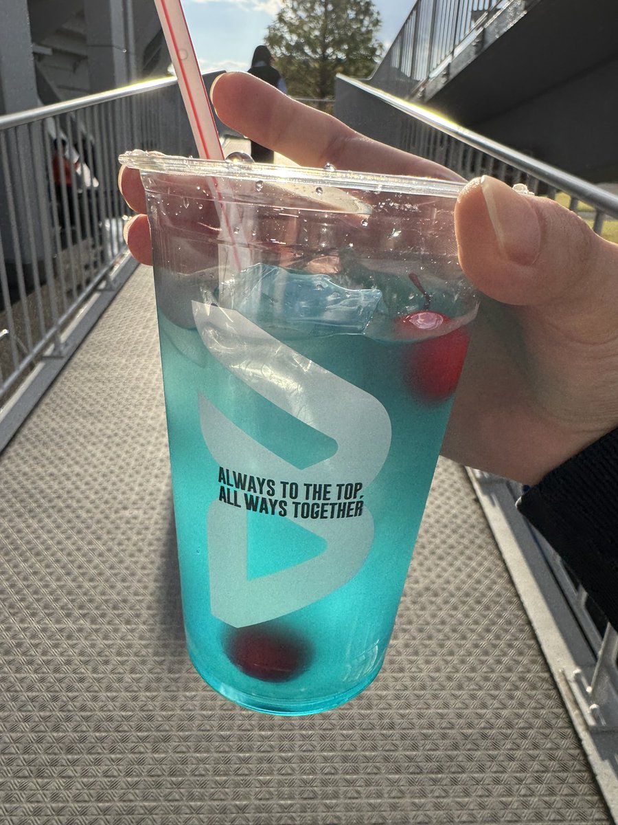 バレー大まかなルールしかしらんけどおもろかった
ホームだし応援の盛り上がり凄かったし、やっぱり西田のサーブは早かった