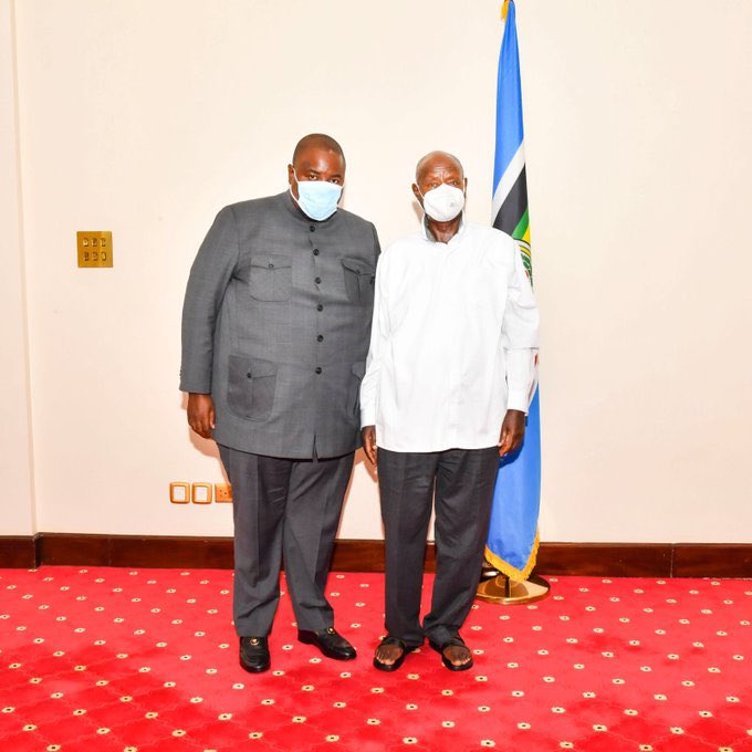esh3nkuruX's tweet photo. The last guy your president meets before a fraudulent election, guys have hustles🙌🏾😂 https://t.co/yZkMIe0WMa