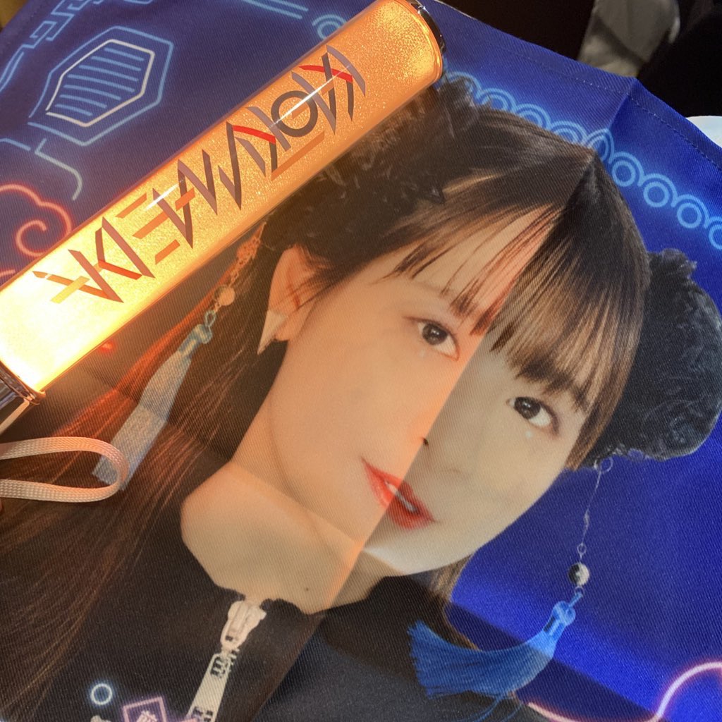 진짜꿈같다
거짓말같다
전광판보는거같아
너무예쁜데