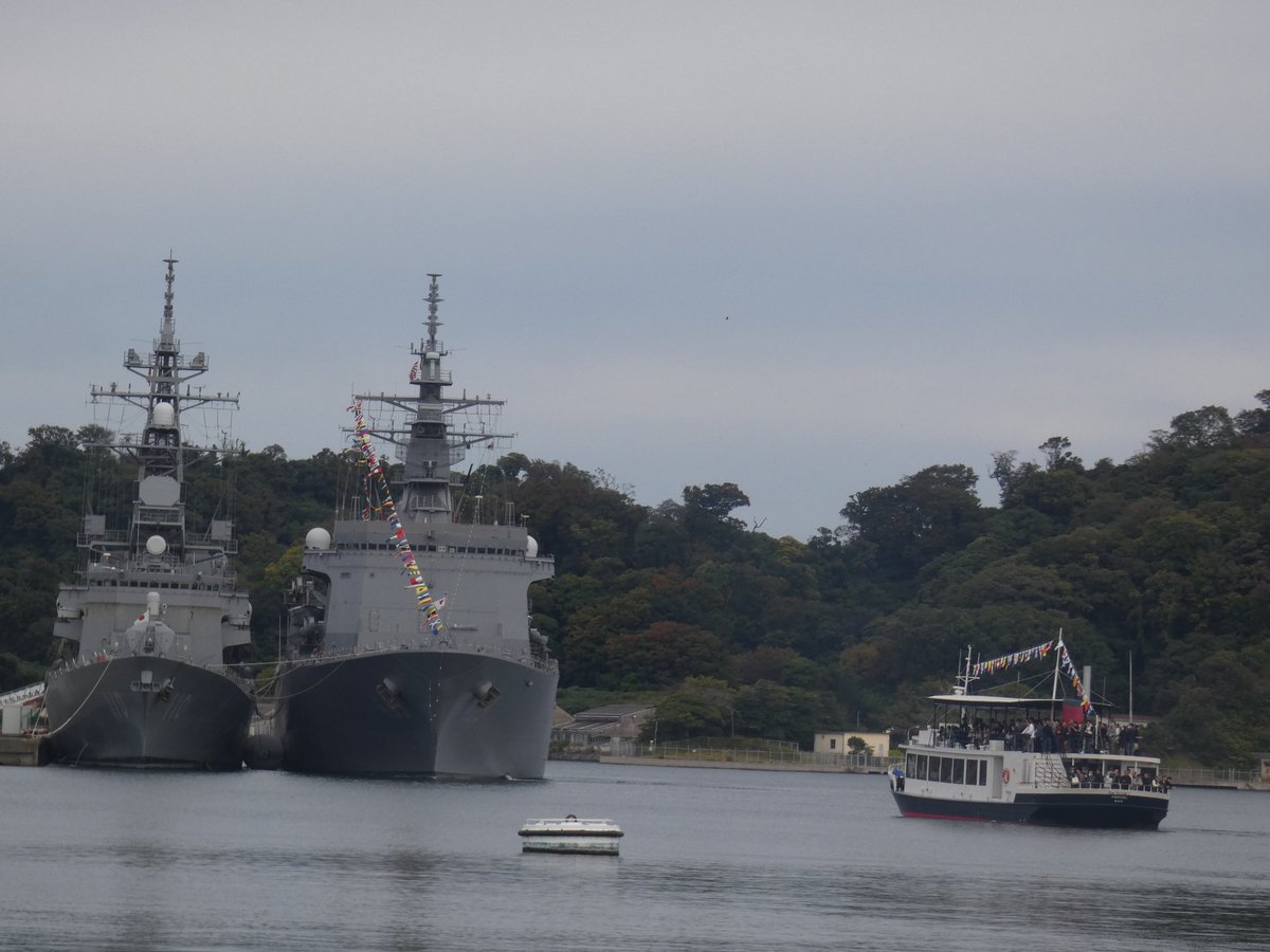 MICHIYAM's tweet photo. 長浦港の艦艇も、護衛艦「たかなみ」以外、全て満艦飾。
たまたま、通ったシーフレンド7 も満船飾。ꉂ🤣𐤔 https://t.co/5k4WmZoB1i