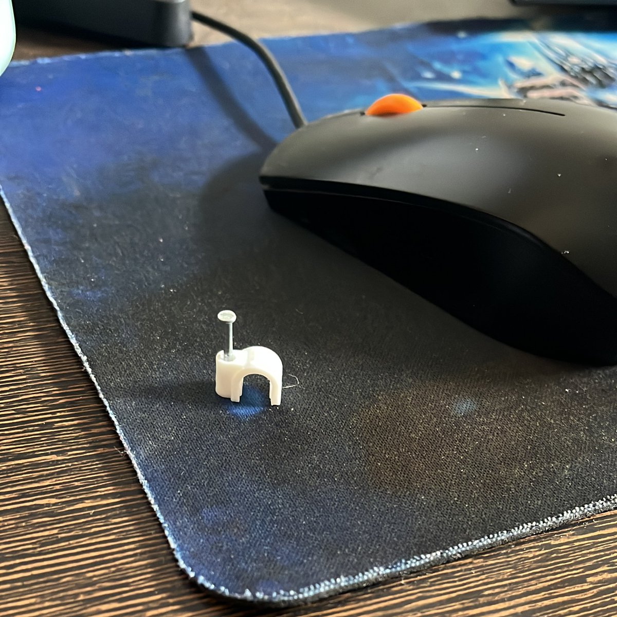 Rahamanmuzeeb12's tweet image. You know you’re a designer when even your cable clips start looking like logos.
Just spotted the LinkedIn “in” sitting quietly on my desk. 😏
#LinkedInIRL #DesignEverywhere #AccidentalBranding