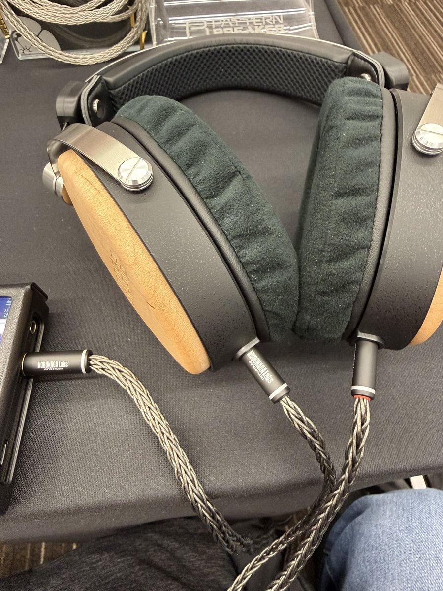 KakuS2000's tweet image. #NOBUNAGALabs
#リケーブル
T3-01にコンバインシリーズの16芯プロトにて試聴
リスニングライクで聴けてT3-01持ってる時にこれ欲しかったー🤣

 VISIONシリーズの方がモニターライク？
悩ましい🤔