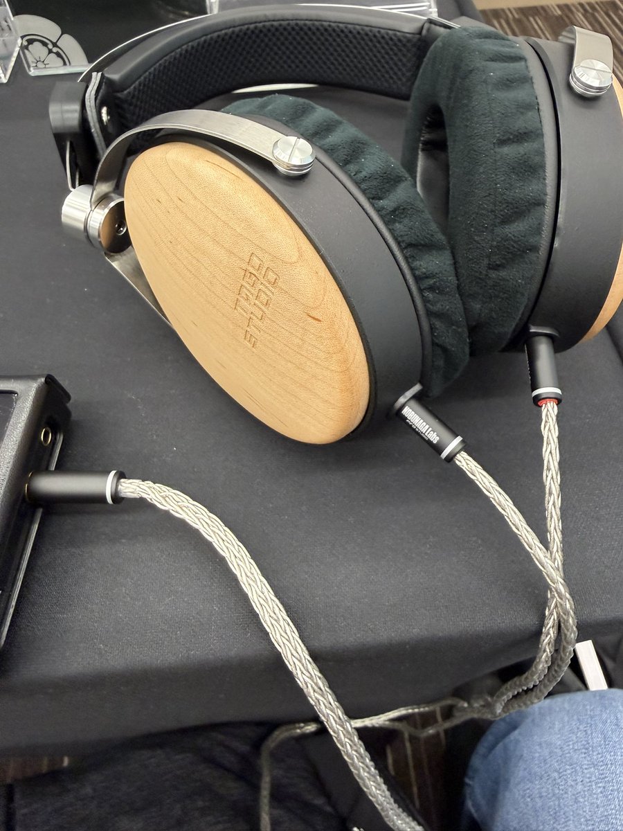 KakuS2000's tweet image. #NOBUNAGALabs
#リケーブル
T3-01にコンバインシリーズの16芯プロトにて試聴
リスニングライクで聴けてT3-01持ってる時にこれ欲しかったー🤣

 VISIONシリーズの方がモニターライク？
悩ましい🤔