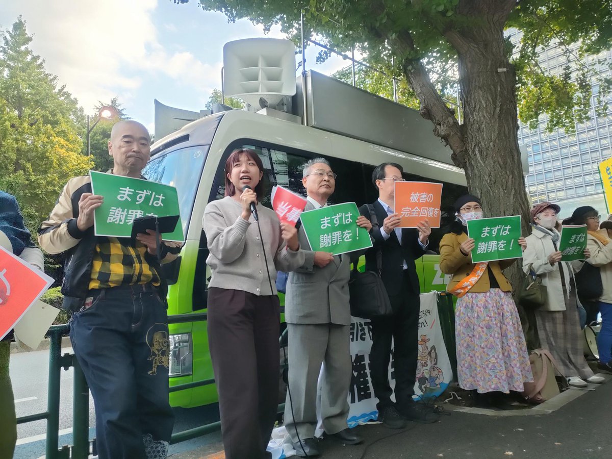 10.28いのちのとりで裁判大決起集会に、POSSEも参加しました。
国は違法状態を放置し、さらには引き下げまで仄めかしています。厳しい逆風が吹く今だからこそ、今まで以上に団結し、諦めずに貧困に抗い続けよう、という意思を確認し合う、前向きで熱気あふれる集会でした。