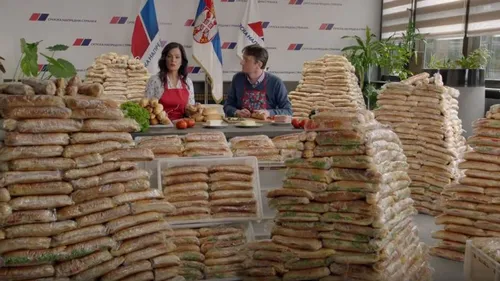 Danas vam je radna obaveza  , danas cete morati da trujete do kasno da bi zaradili neku crvenu ali spremili su sve za vas , kad dodju oslobodioci umesto podriguse jescete kvalitetnije dobijacete kobaju svaki dan.