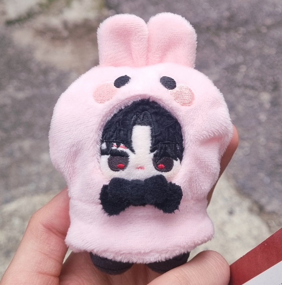 쁘라운 까페 왓는데 이건 토끼인형이 아니래 뜌어어