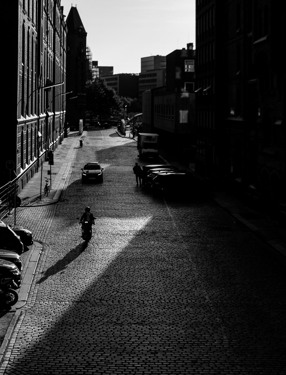 Good morning/ good afternoon ☕️📷🖤
#theviewfinder #streetphotography