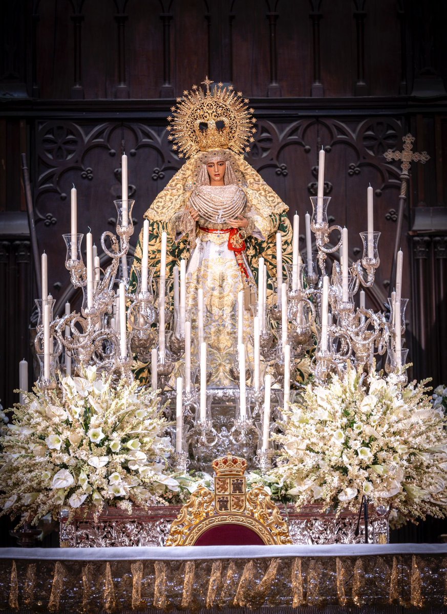EspDeTriana's tweet photo. Nuestra Señora de la Esperanza, entronizada en paso de gloria para conmemorar el LXXV Aniversario de la proclamación del Dogma de la Asunción 

En la mañana de hoy, Nuestra Señora de la Esperanza se nos presenta entronizada en el paso letífico de la Purísima Concepción de La Algaba, dispuesta para presidir la Solemne Función como clausura de la Misión de la Esperanza y en conmemoración del LXXV Aniversario de la definición dogmática de la Asunción en cuerpo y alma a los Cielos de María Santísima. 

¡SALVE, VIRGEN Y MADRE!
¡GLORIA DE LOS TRIANEROS! 

#75DogmaAsunción
#LaMisiónDeLaEsperanza 
#EsperanzaDeTriana
📸 @_peedrojesus1 y @ManLloMar