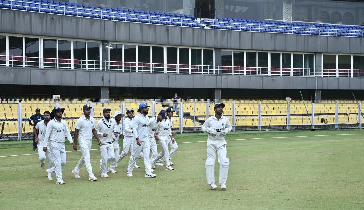 assamcric's tweet image. #MatchUpdate – Ranji Trophy
 🏟️ ACA Stadium, Guwahati
🏏 Assam vs Railways

Toss: Assam won the toss and opted to field first.

Railways: 39/0 in 8.5 overs (S.A. Ahuja – 18* off 30 balls, Vivek Singh – 9* off 25 balls)

Assam: Yet to Bat
A few glimpses from the ongoing match…