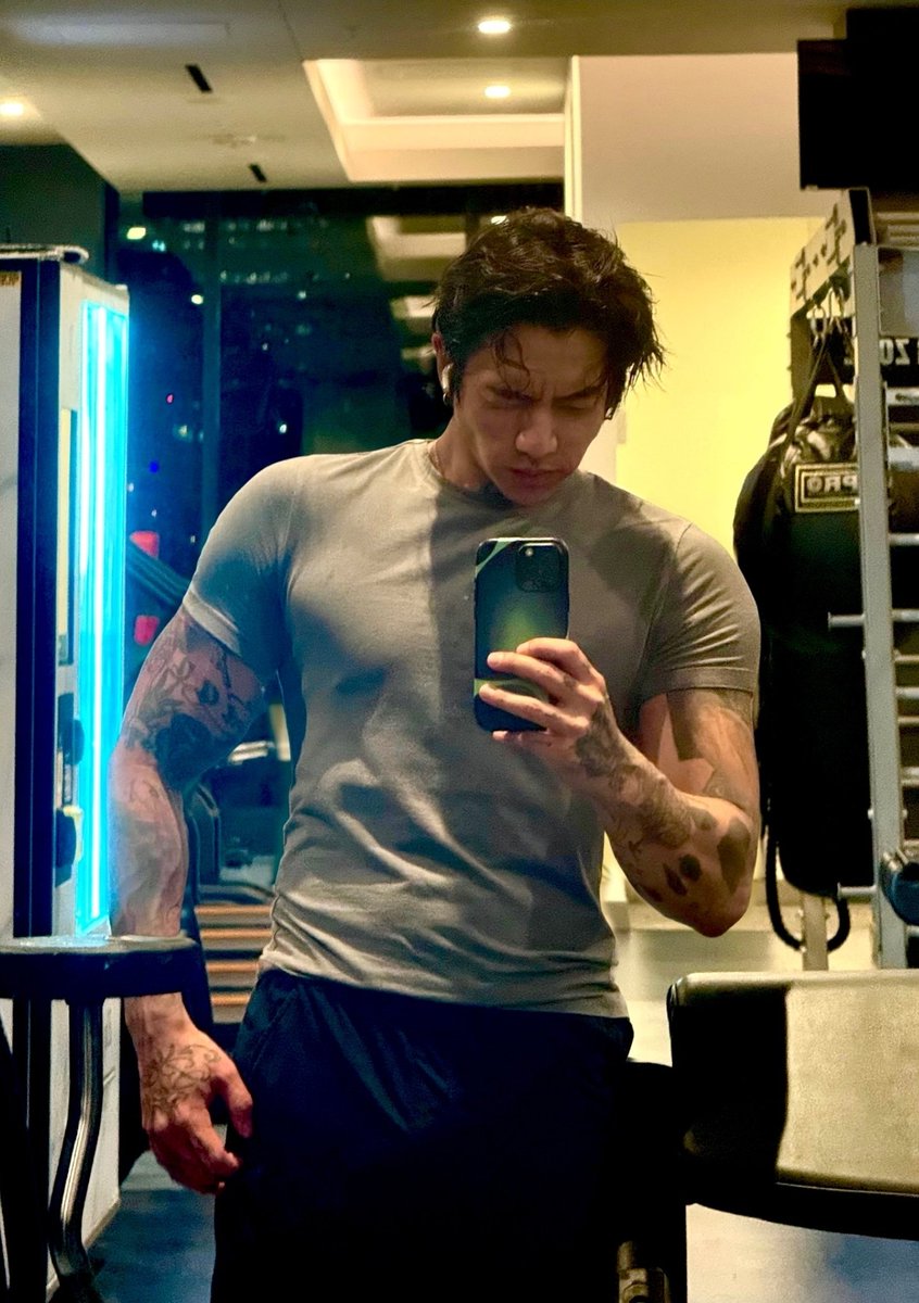 It really seems like Christian is doing everything he can to make us delulu.

Thank you 🤣👌🏻❤️

<a href="/DPRIAN_/">Christian Yu</a> #dreamperfectregime #dpr #dprian #christianyu