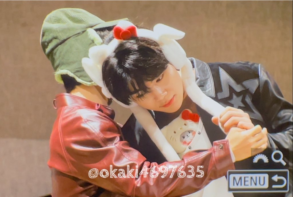 hug.

#석매튜 #SEOKMATTHEW #ソクマシュー  #メテュ #マシュー #石友铉 #박건욱  #PARKGUNWOOK  #ゴヌク #朴乾煜  #ZEROBASEONE  #zb1 #제로베이스원