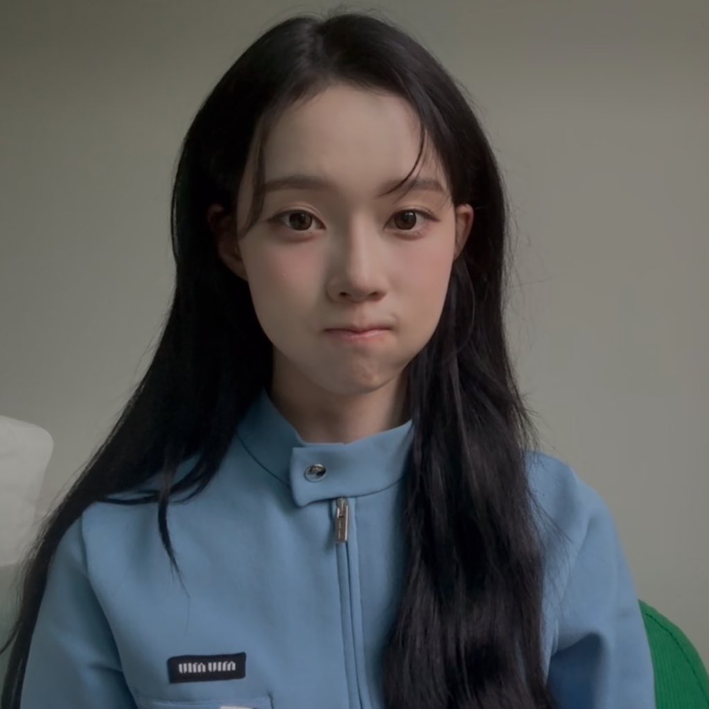 her expressions are so cartoonish