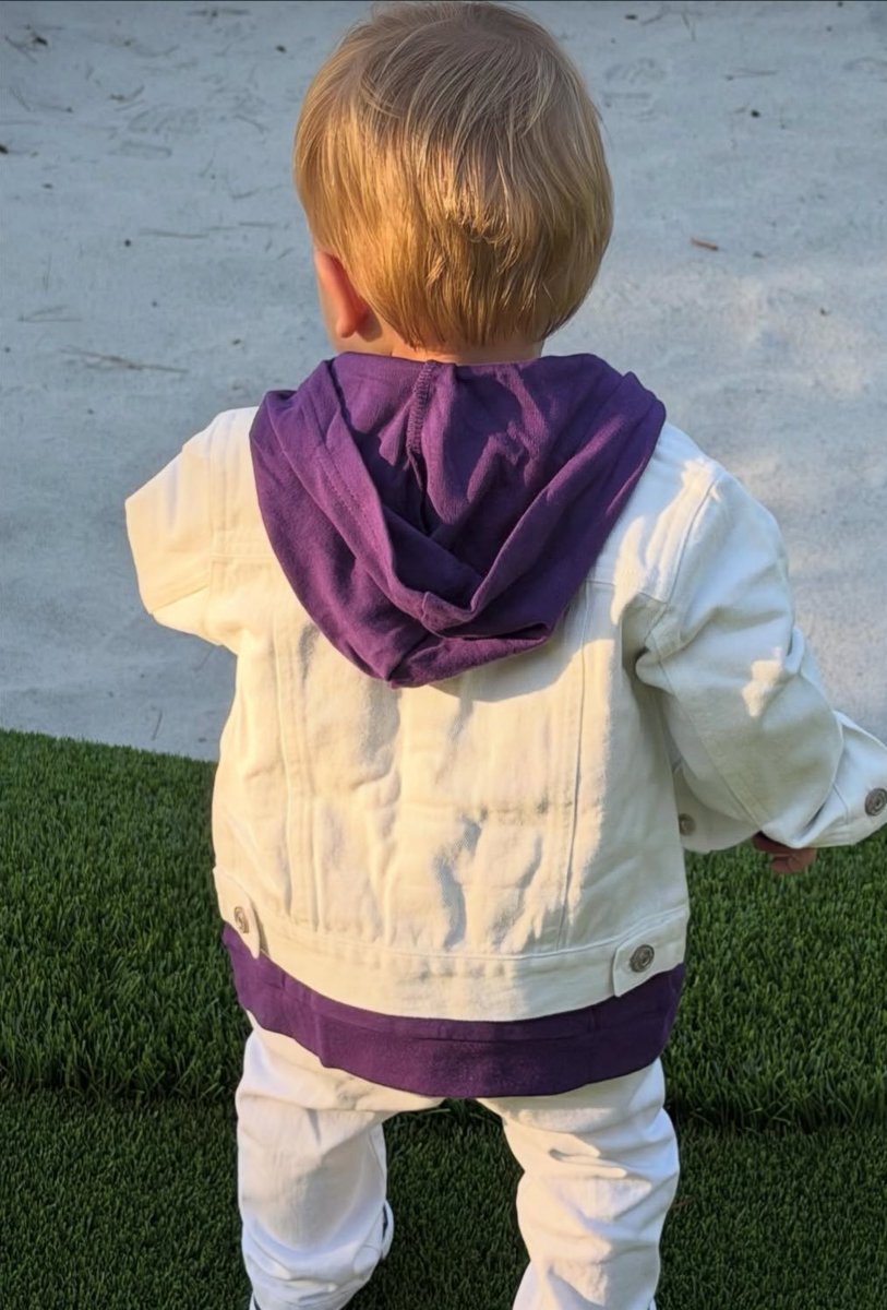 spinorbinmusic's tweet photo. 😭💜 Jack Bieber dressing up as Justin from the My World Tour?? The legacy is real!! #JackBieber #JustinBieber #Halloween https://t.co/9t3B1s4RVi