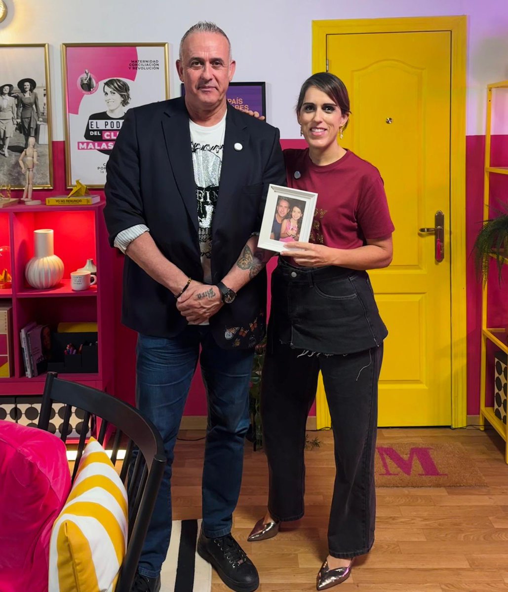 Quiero darle las gracias a Laura, del podcast <a href="/malasmadres/">malasmadres</a> , por haberme invitado a participar en este conocido podcast andaluz aquí, en Málaga. Ayer @Vueling canceló el vuelo y he tenido que volver al mismo hotel, y hoy cojo otro avión. Salgo esta mañana y, bueno, cosas que